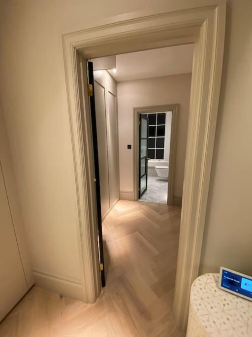 Luxury Georgian Apartment - 5 Minute Walk To Spa Бат Екстериор снимка