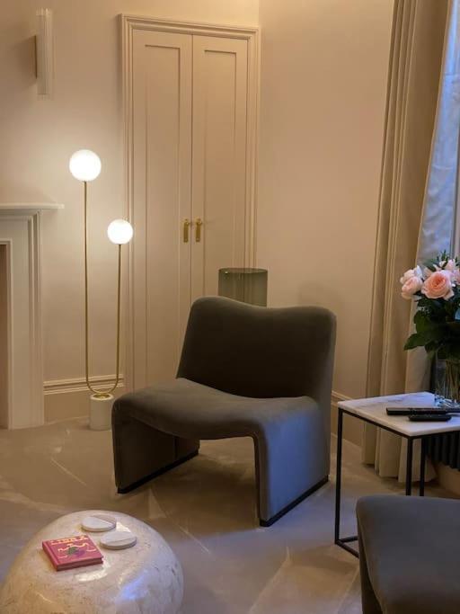Luxury Georgian Apartment - 5 Minute Walk To Spa Бат Екстериор снимка