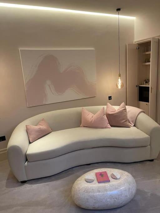 Luxury Georgian Apartment - 5 Minute Walk To Spa Бат Екстериор снимка