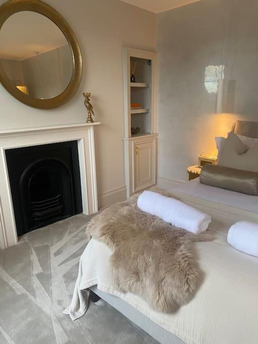Luxury Georgian Apartment - 5 Minute Walk To Spa Бат Екстериор снимка