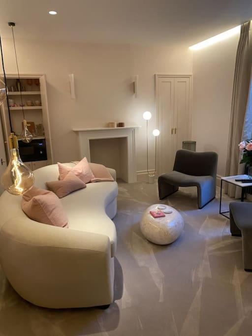 Luxury Georgian Apartment - 5 Minute Walk To Spa Бат Екстериор снимка