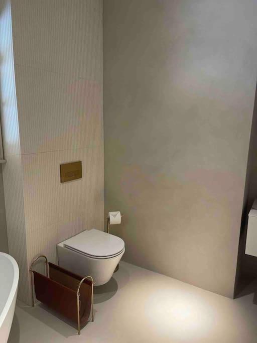 Luxury Georgian Apartment - 5 Minute Walk To Spa Бат Екстериор снимка
