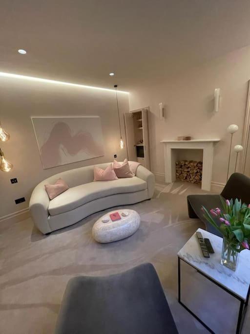 Luxury Georgian Apartment - 5 Minute Walk To Spa Бат Екстериор снимка